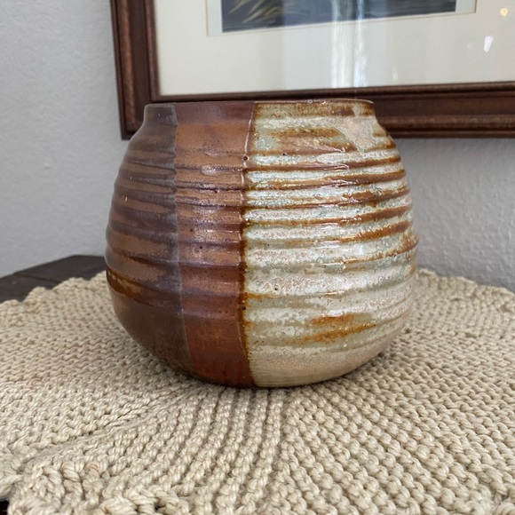 Handmade Studio Art Pottery Planter Pot Heavy Pottery Pot Ribbed Belly Pot - Picture 2 of 7